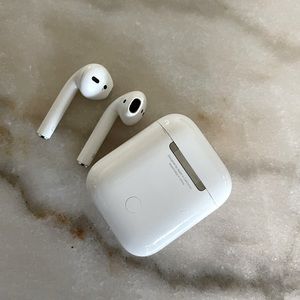 Apple AirPods (2nd generation)